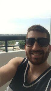 לירון עושה סלפי במלון אדמס באיה נאפה